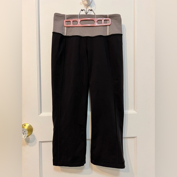 BUNDLE ALERT! 2xLululemon Size 6 crop leggings - Picture 2 of 16